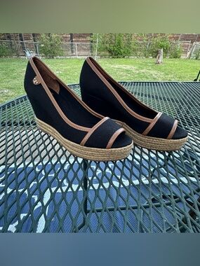 Tory Burch Black and Tan Espadrille Wedge Peep-Toe Size 7